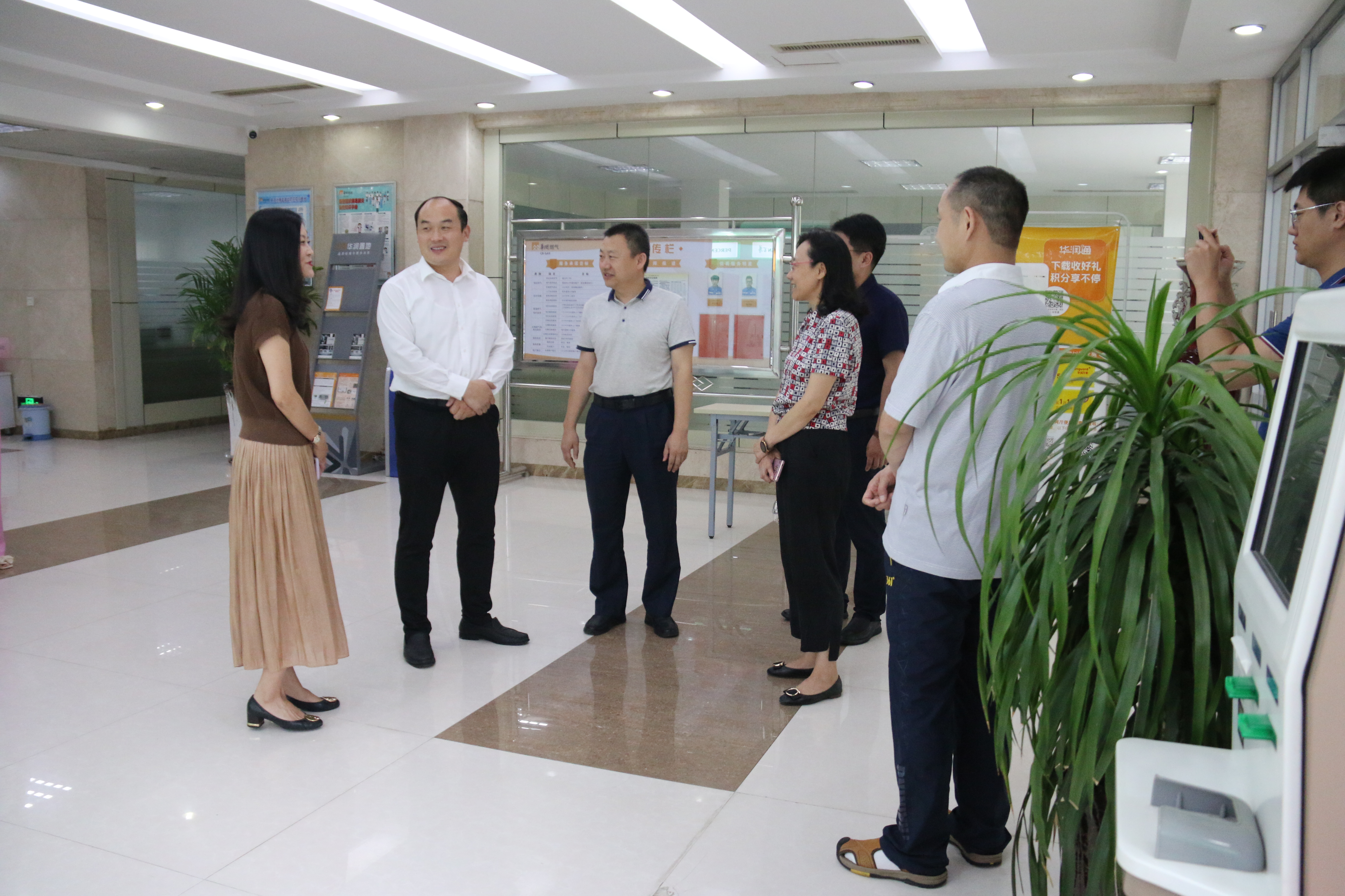 市總工會(huì )“夏送清涼” 慰問(wèn)集團公司燃氣企業(yè)一線(xiàn)職工(圖1)