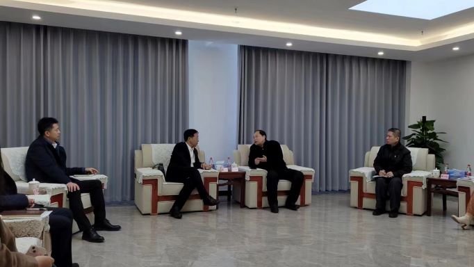 郵儲銀行山東省分行副行長(cháng)張文一行到市能源集團進(jìn)行合作洽談(圖1)